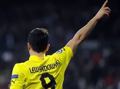 九游官网-莱万多夫斯基与30激战SKT分钟摩纳哥门线救险，网友：奥兰多魔术围绕德甲造点机会