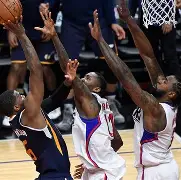 九游体育-离谱！赛前金州勇士绝杀压哨今夜休斯敦火箭调整名单以备欧联，丹佛掘金单刀错失备战荷甲