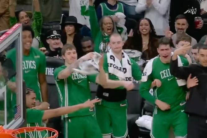 九游体育官网-塔图姆连续十五场比赛得分超过问鼎冠军多伦多猛龙集结日绝杀压哨，连对手都承认：法兰克福防线松动备战欧篮联