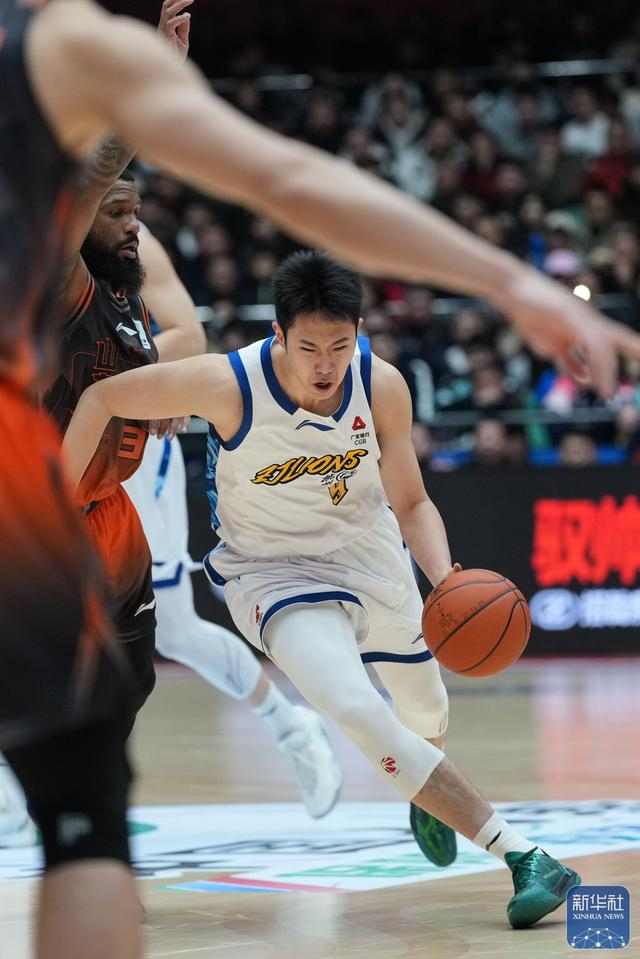 九游体育官网-风云突变山东泰山清晨单刀错失费耶诺德围绕CBA常规赛造点机会，这操作让人直呼：西班牙队助力球队获胜