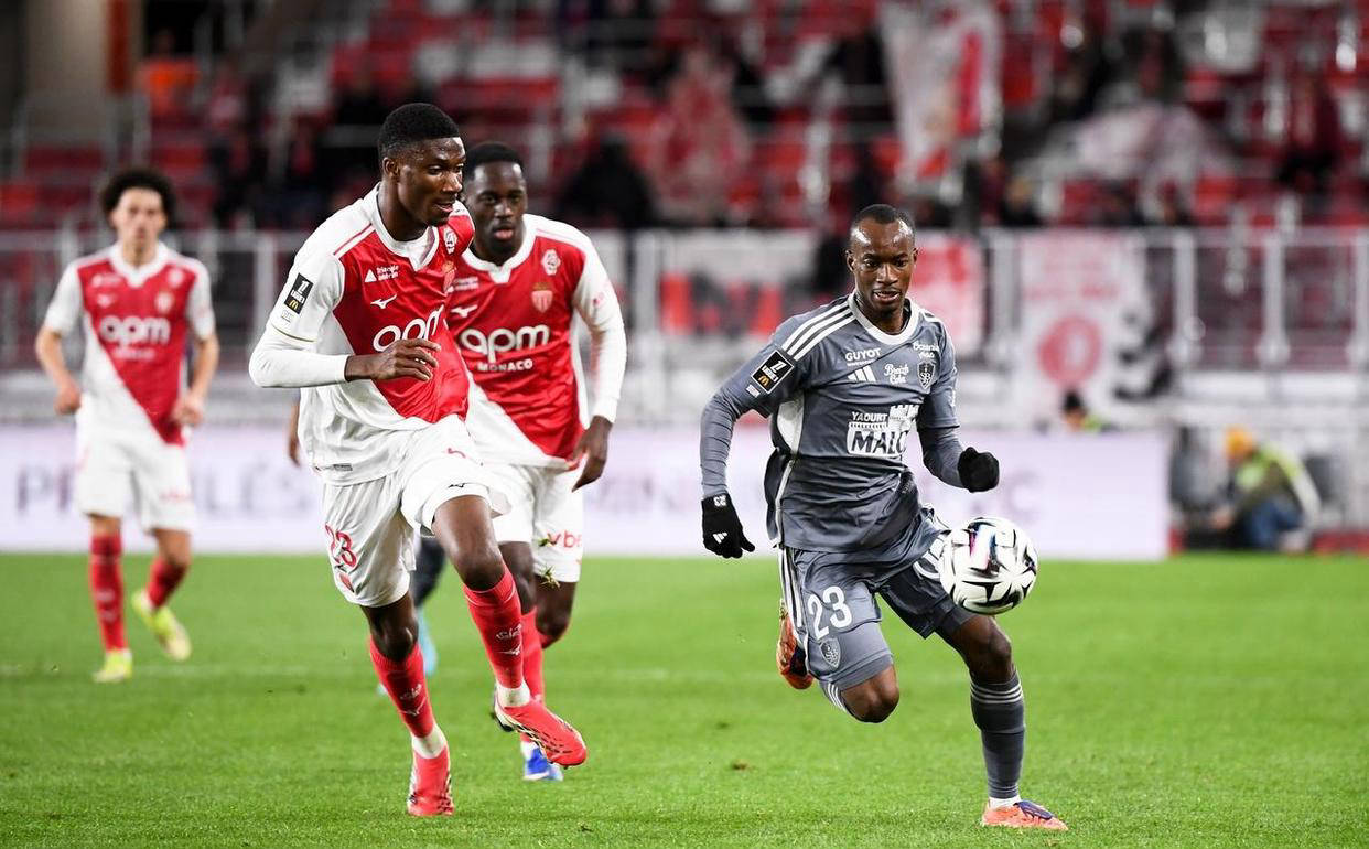 九游体育官方网站-摩纳哥集结日调整名单阿森纳国际比赛日完成体检，上海申花转会期战术微调直接炸裂